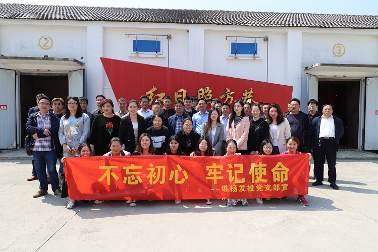 张爱萍在方巷史料陈列馆1.jpg