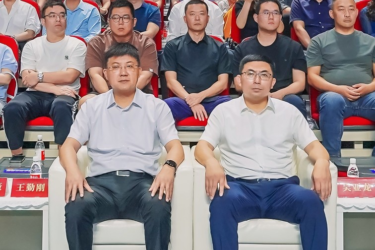 领导.jpg 领导.jpg